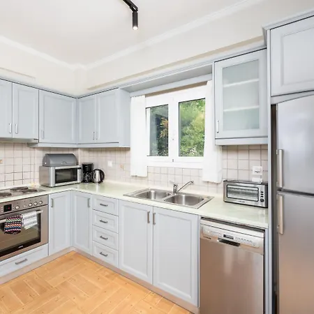 Ioanna Agios Stephanos *